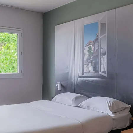 Chateaufarine Hotel